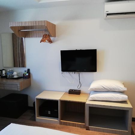 Ease Hotel Kota Kinabalu Exterior foto